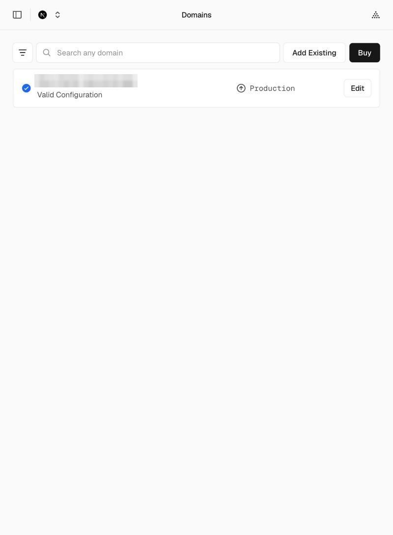 Domains 頁，預設 .vercel.app 網址